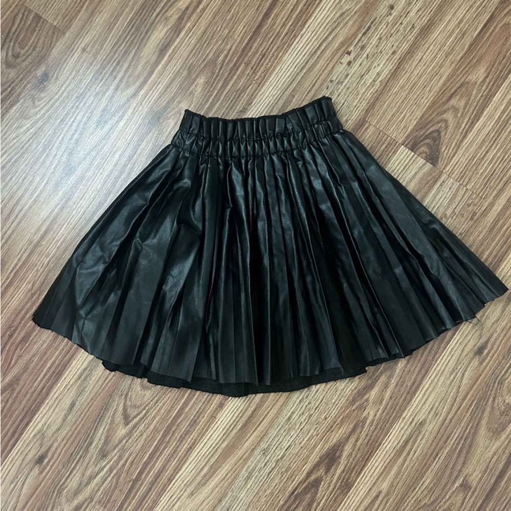 Girls Elegant Black Pleated Pleather Skirt